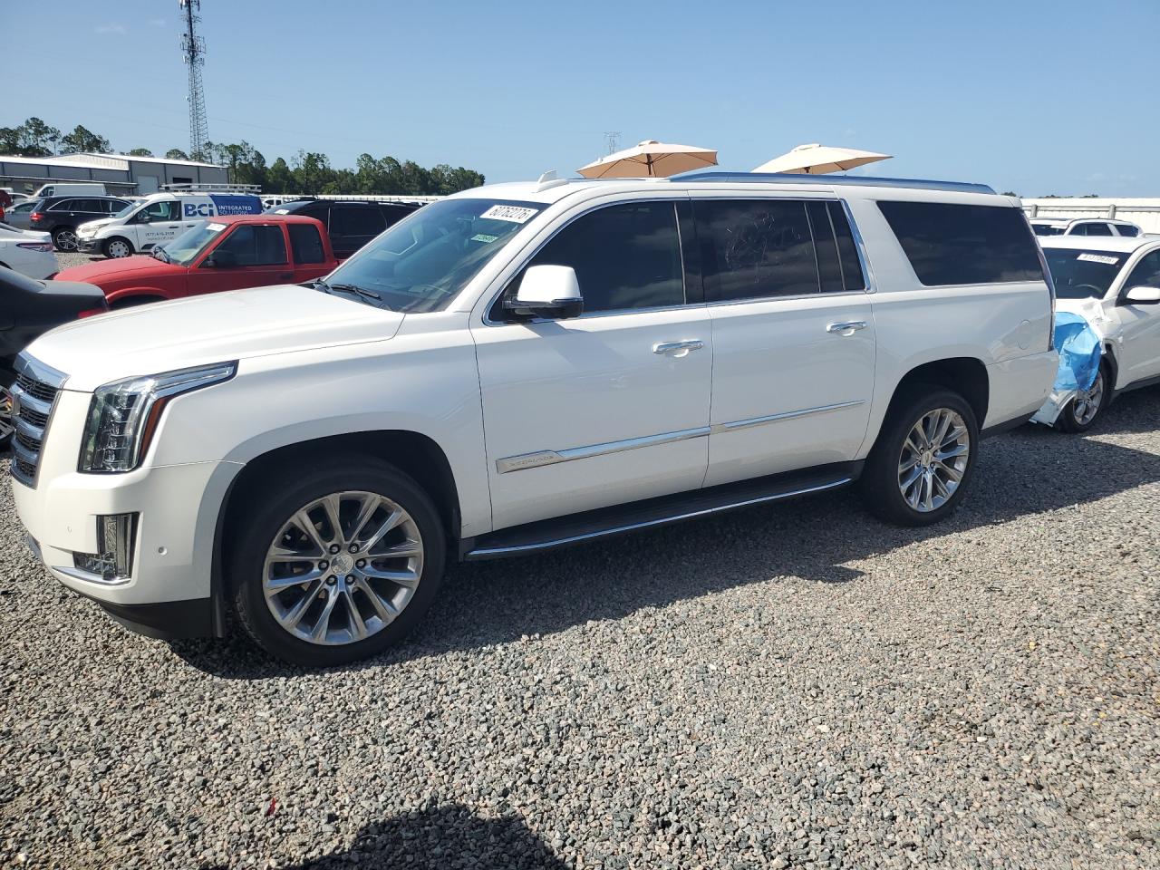 2018 Cadillac Escalade ESV Luxury, VIN 1GYS3HKJ0JR344360 — Side