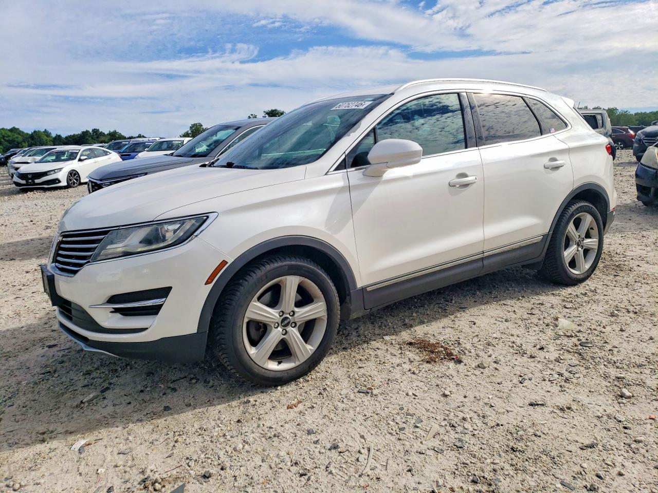 2016 Lincoln MKC Premier, VIN 5LMCJ1D93GUJ20749 — Front end