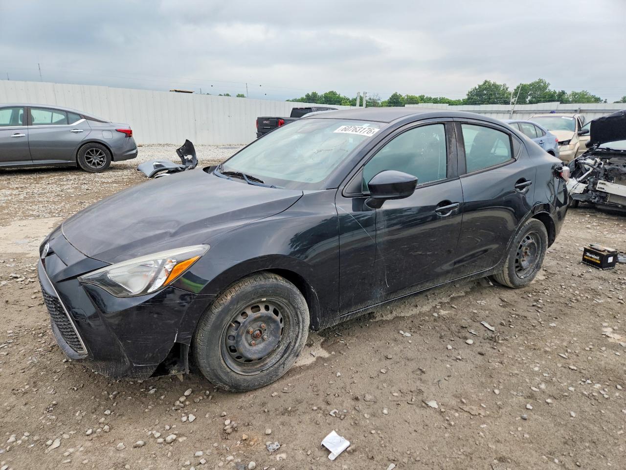 2019 Toyota Yaris LE, VIN 3MYDLBYV1KY516107 — Side