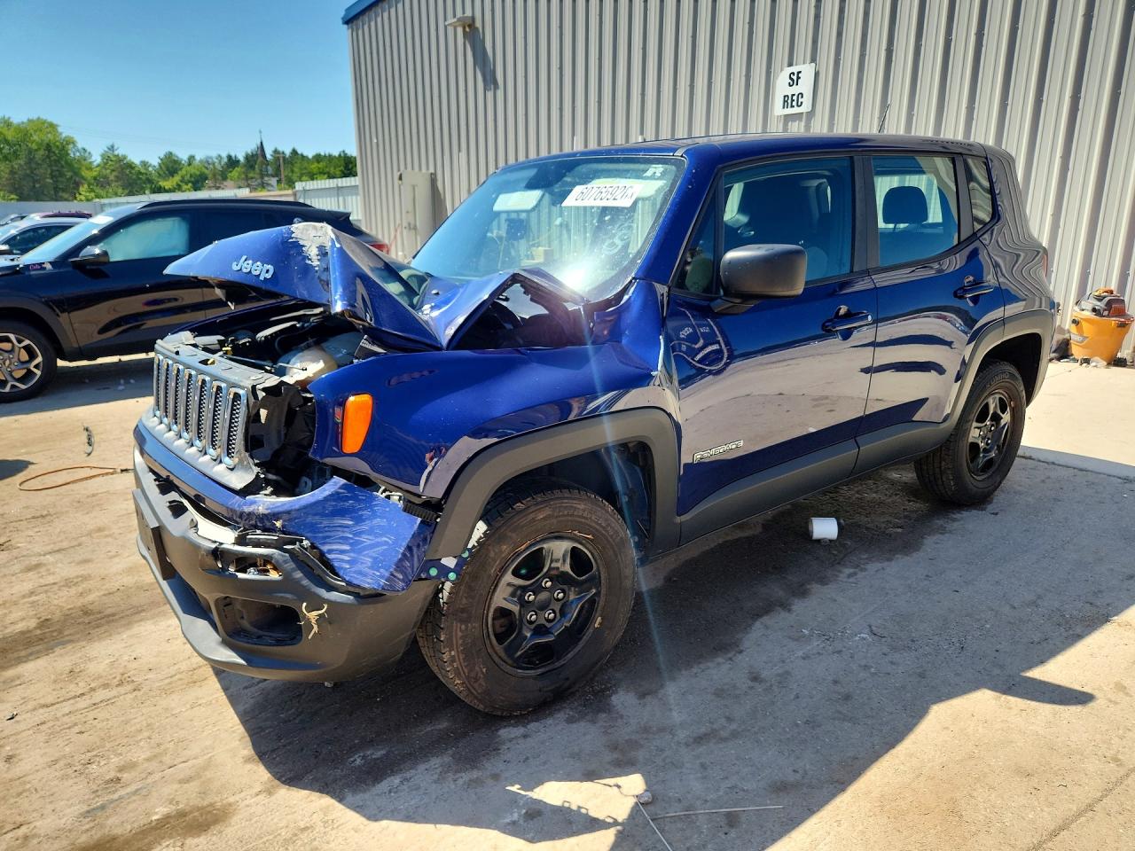 2017 Jeep Renegade Sport, VIN ZACCJBAB1HPE76849 — Перед