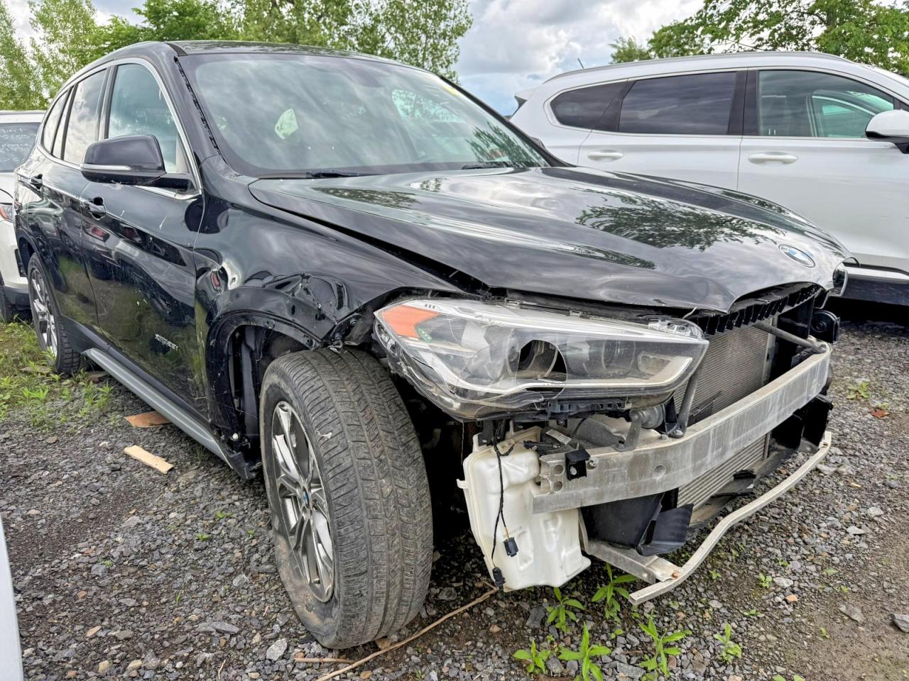 2018 BMW X1 xDrive28i, VIN WBXHT3C34J5K22744 — Front end