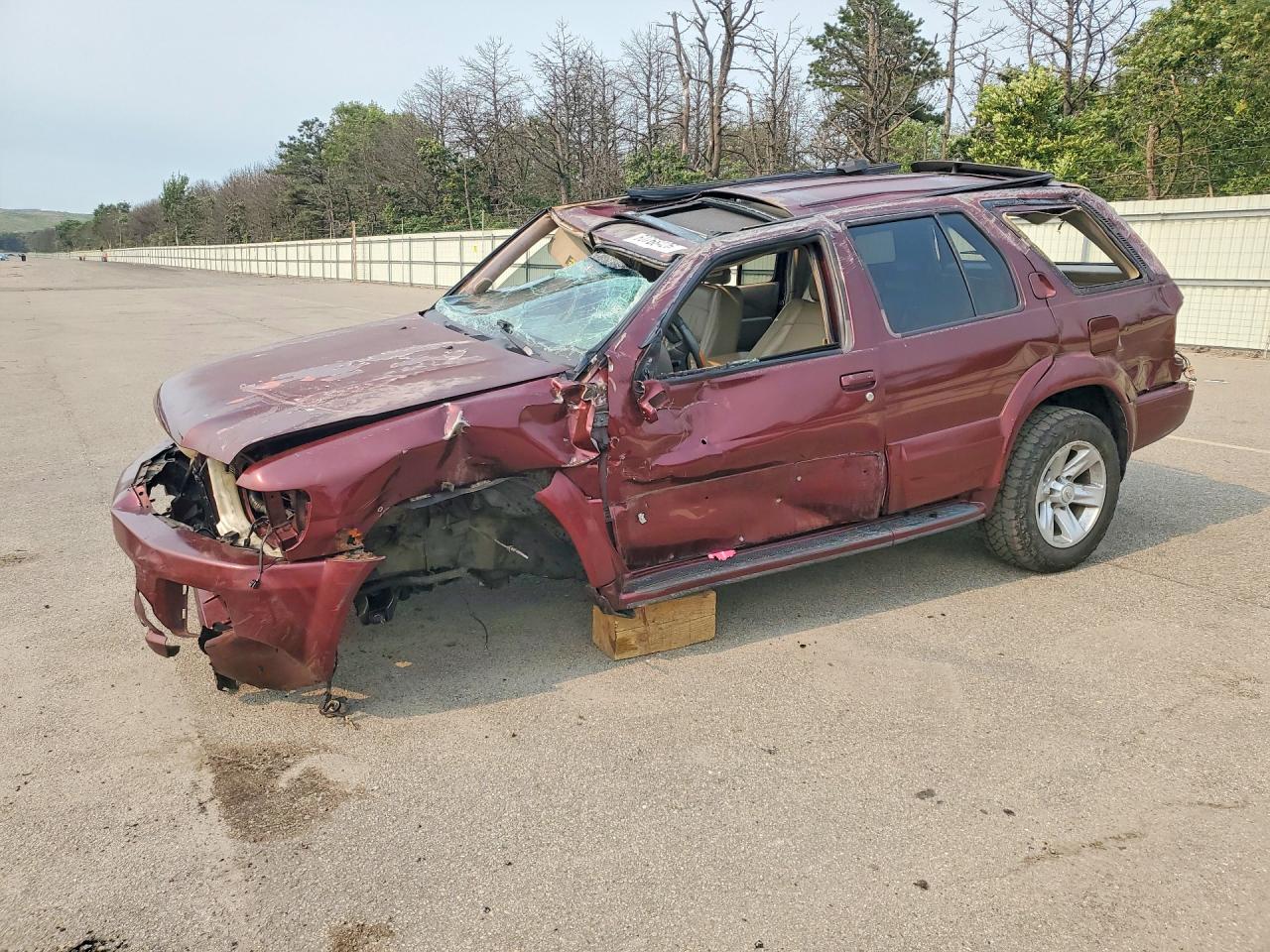 2002 Infiniti QX4 Luxury, VIN JNRDR09Y72W253705 — Rollover