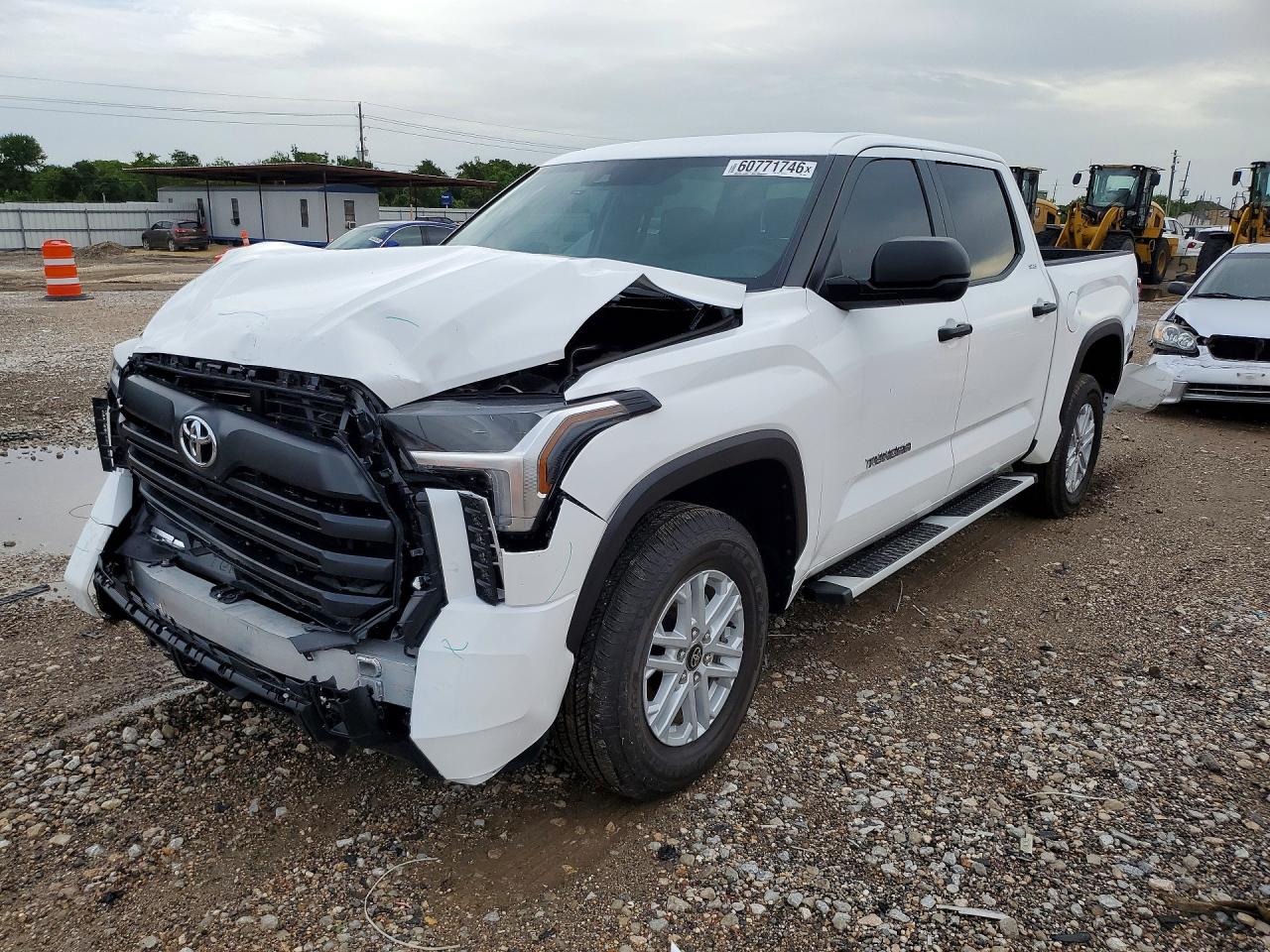 2026 Toyota Tundra SR5, VIN 5TFLA5DB6TX393209 — Перед
