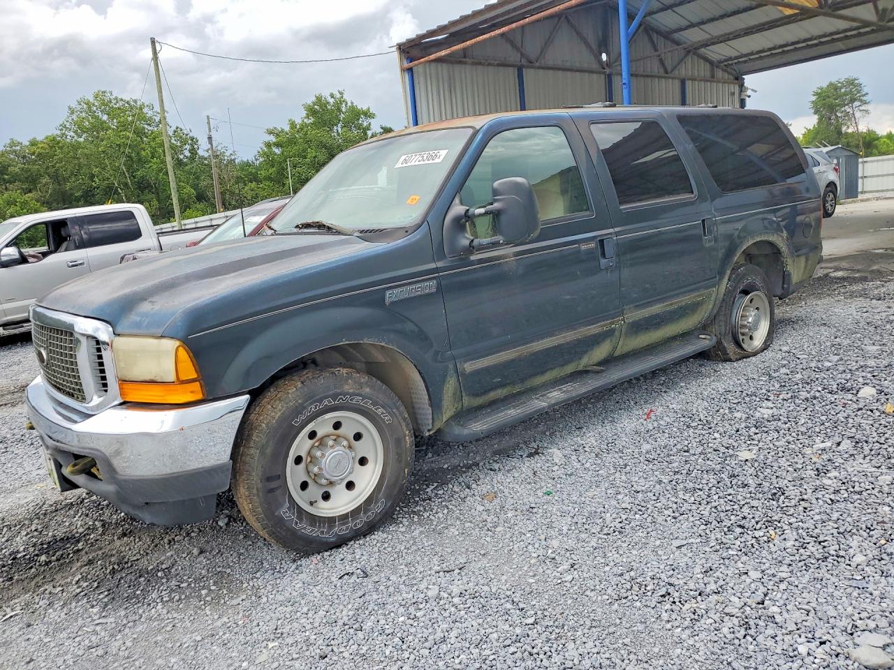 2000 Ford Excursion XLT, VIN 1FMNU40S1YEA46448 — Minor dents and scratches