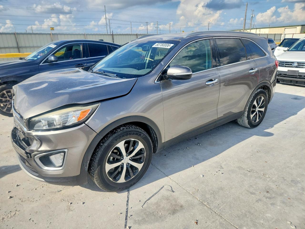 2016 Kia Sorento EX, VIN 5XYPH4A19GG019527 — Front end