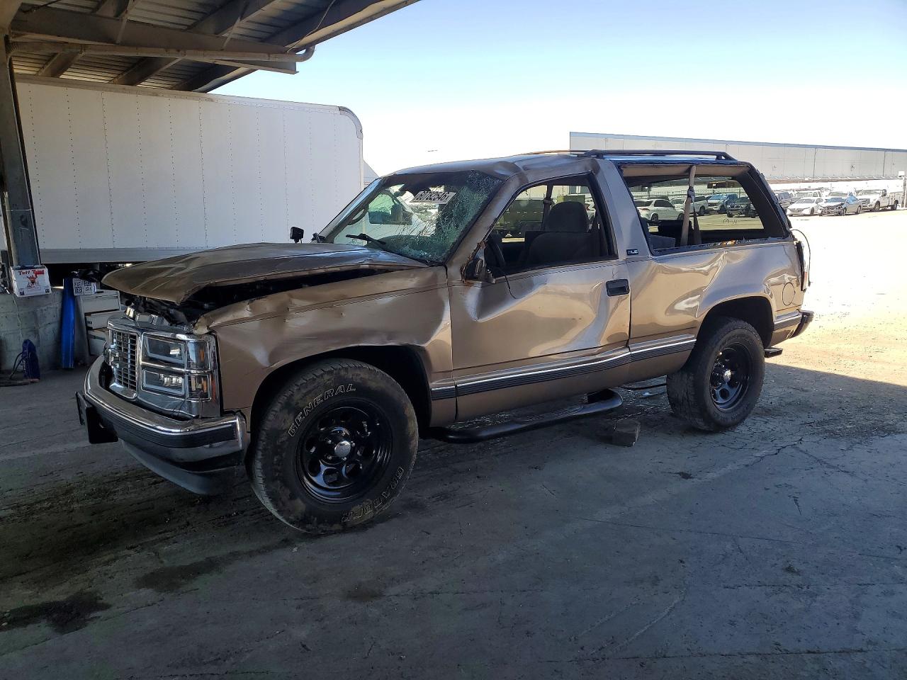 1996 GMC Yukon, VIN 3GKEC18R9TG513175 — Rollover