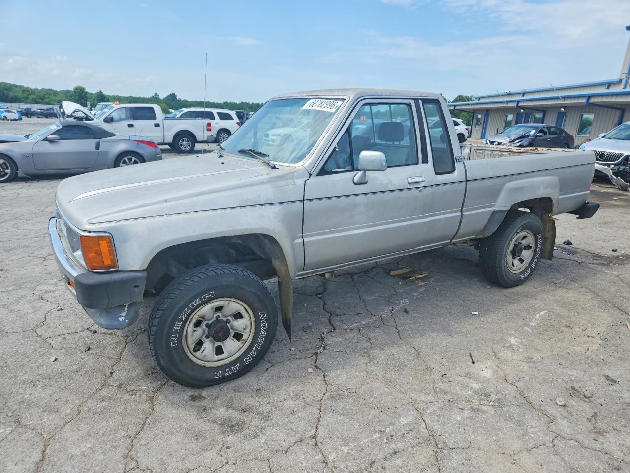 1988 Toyota Pickup, VIN JT4VN67N7J0007461 — Minor dents and scratches