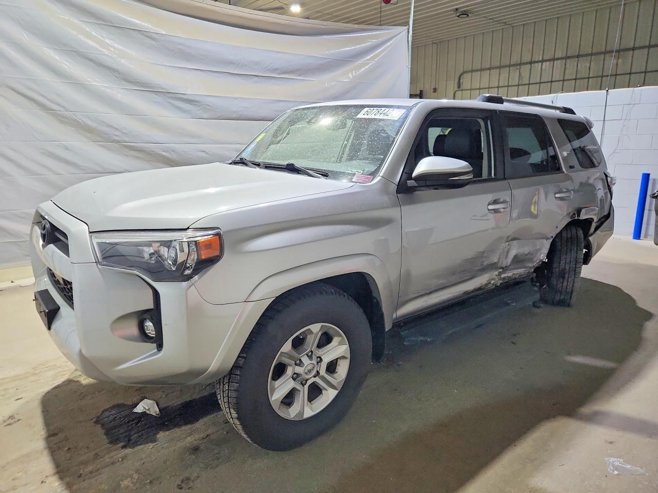 2021 Toyota 4Runner SR5 Premium, VIN JTENU5JR4M5960463 — Side