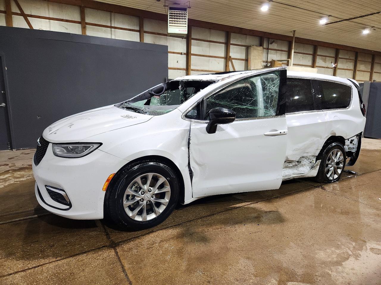 2026 Chrysler Pacifica Limited, VIN 2C4RC1GG2TR205899 — Rollover