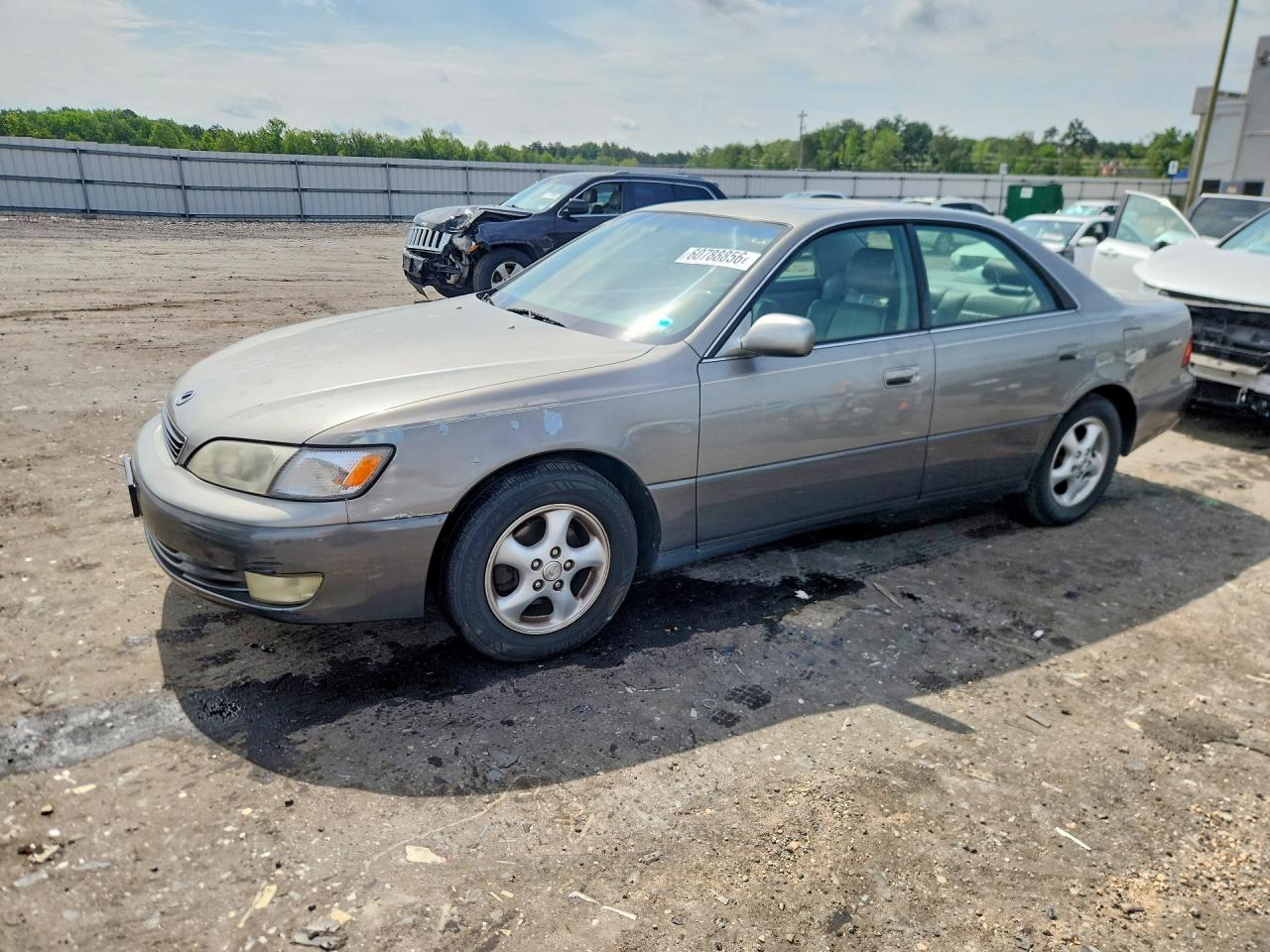1998 Lexus ES 300, VIN JT8BF28G0W5034356 — Front end