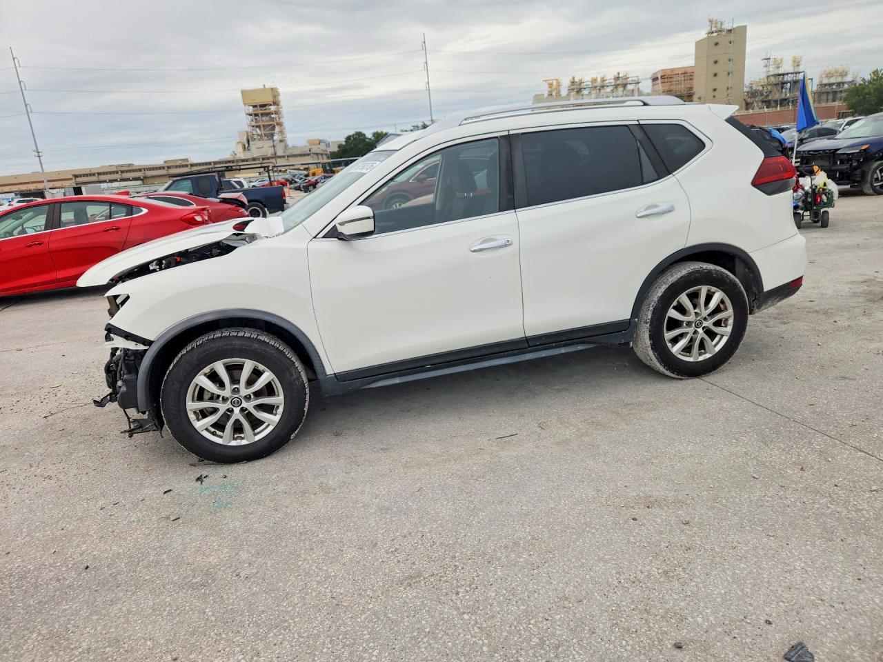 2020 Nissan Rogue SV, VIN JN8AT2MT2LW018078 — Front end