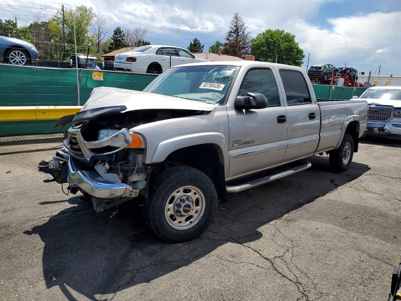 2004 GMC Sierra 2500HD SLE, VIN 1GTHK23104F152487 — Перед
