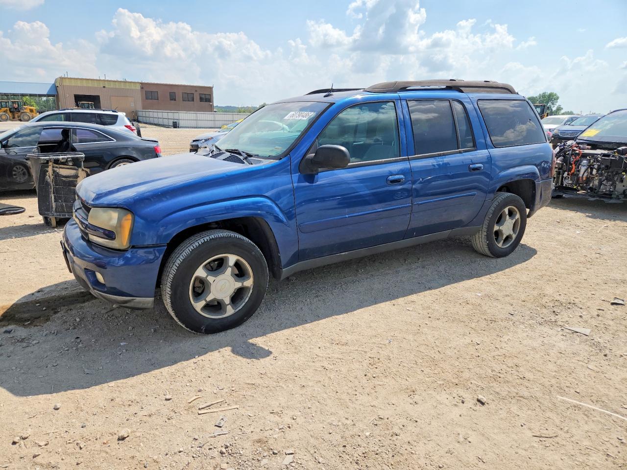 2005 Chevrolet TrailBlazer LS, VIN 1GNET16S356206890 — Front end