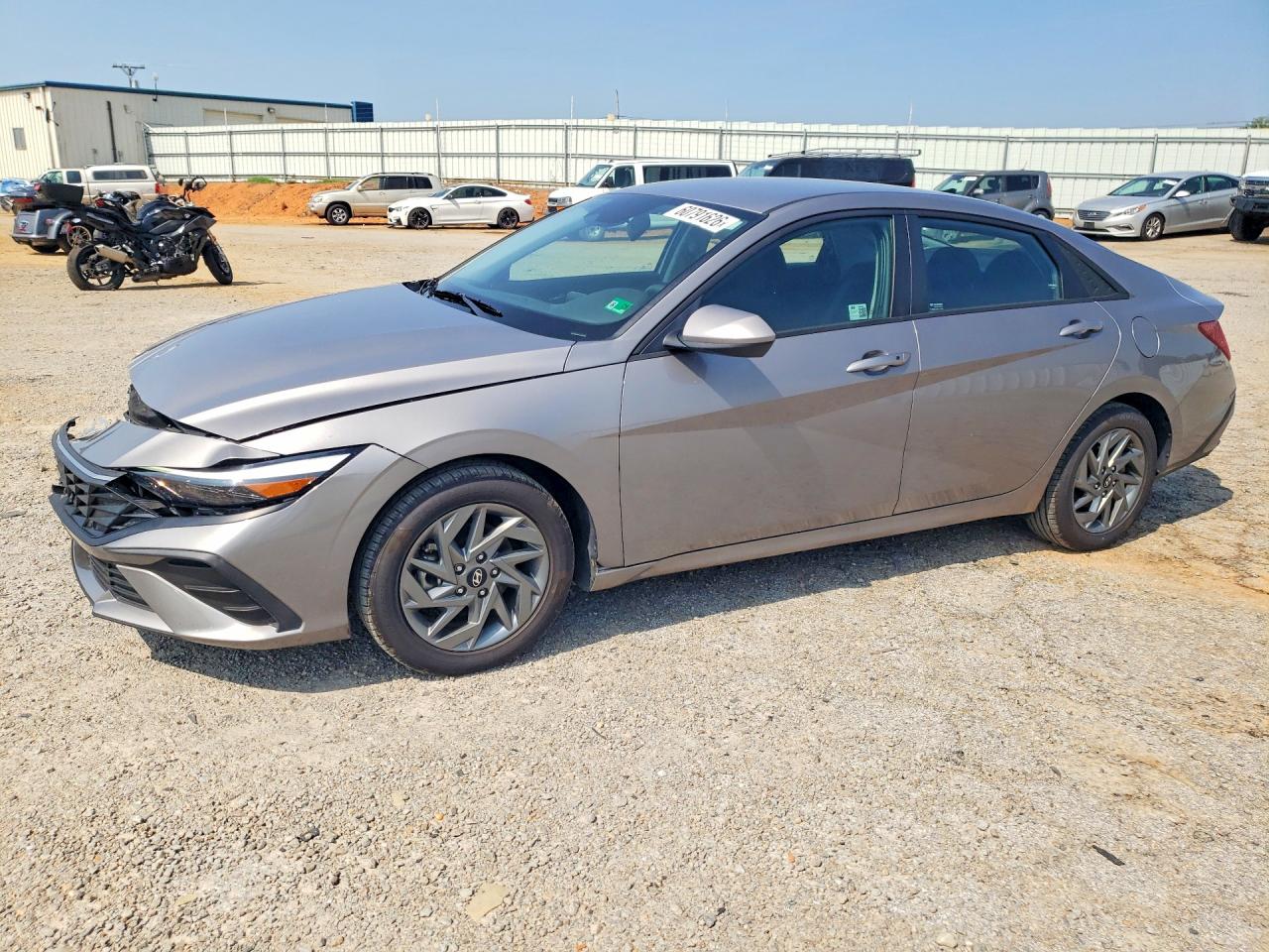 2024 Hyundai Elantra SEL, VIN KMHLM4DG4RU776889 — Front end