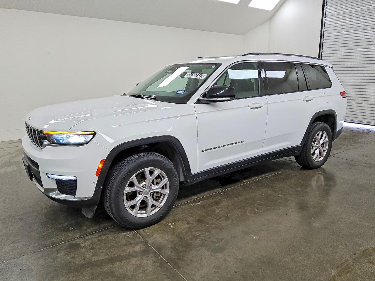 2022 Jeep Grand Cherokee Limited, VIN 1C4RJJBG5N8630609 — Minor dents and scratches