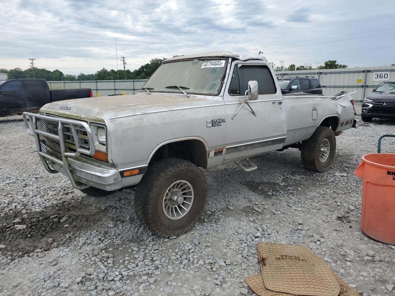 1985 Dodge W SERIES, VIN 1B7HW14W3FS710142 — Rear end
