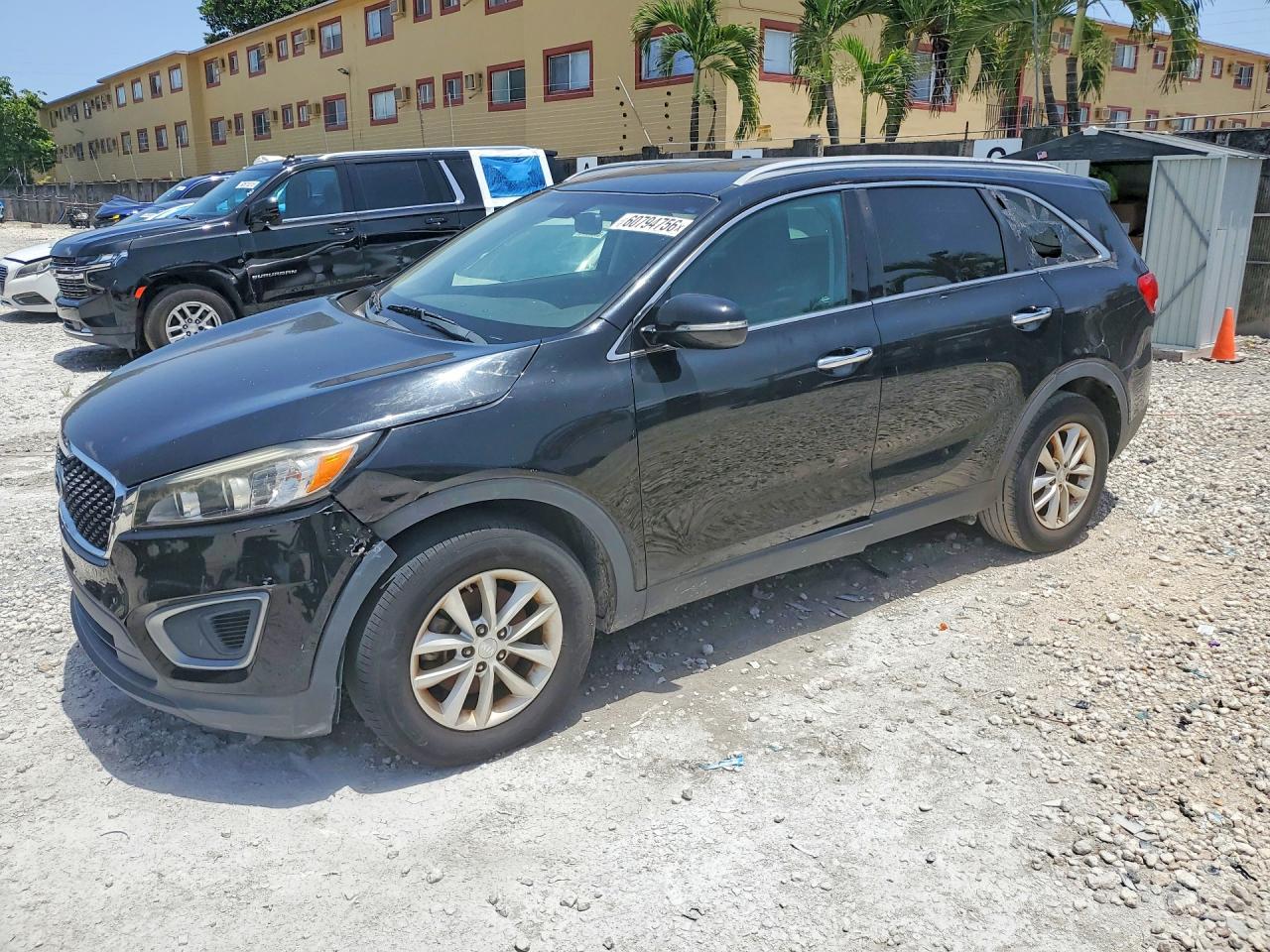 2017 Kia Sorento LX, VIN 5XYPG4A36HG195697 — Front end