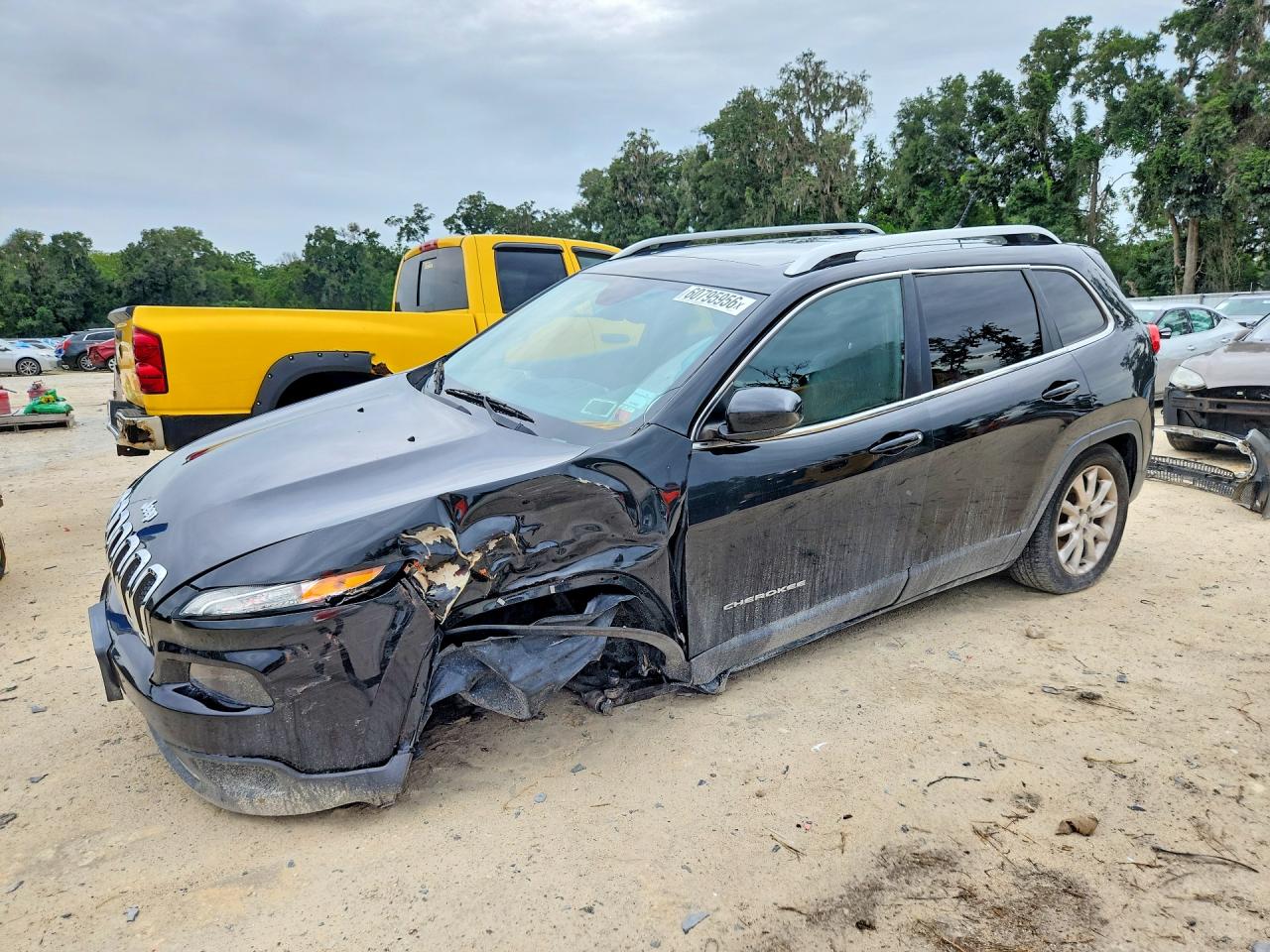2015 Jeep Cherokee Limited, VIN 1C4PJMDS4FW588618 — Front end