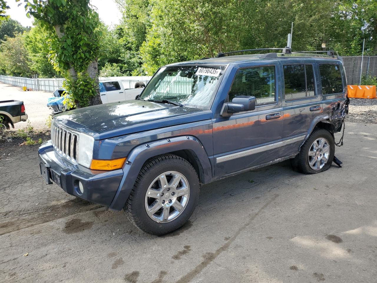 2010 Jeep Commander Limited, VIN 1J4RG5GT2AC114771 — Rear end