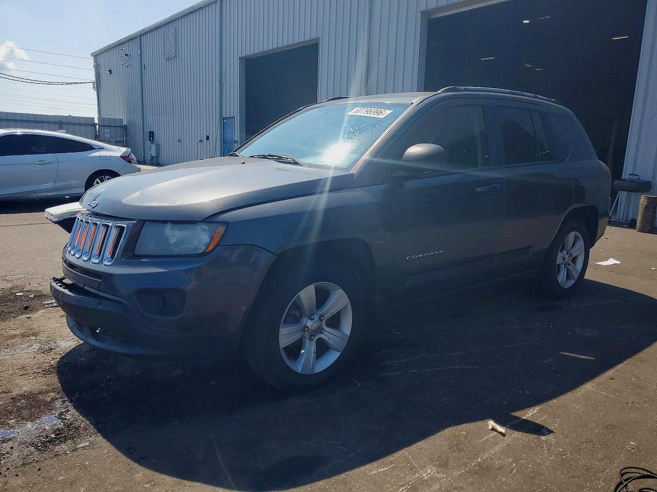 2016 Jeep Compass Sport, VIN 1C4NJCBA8GD715489 — Фото с аукциона 1 of 14