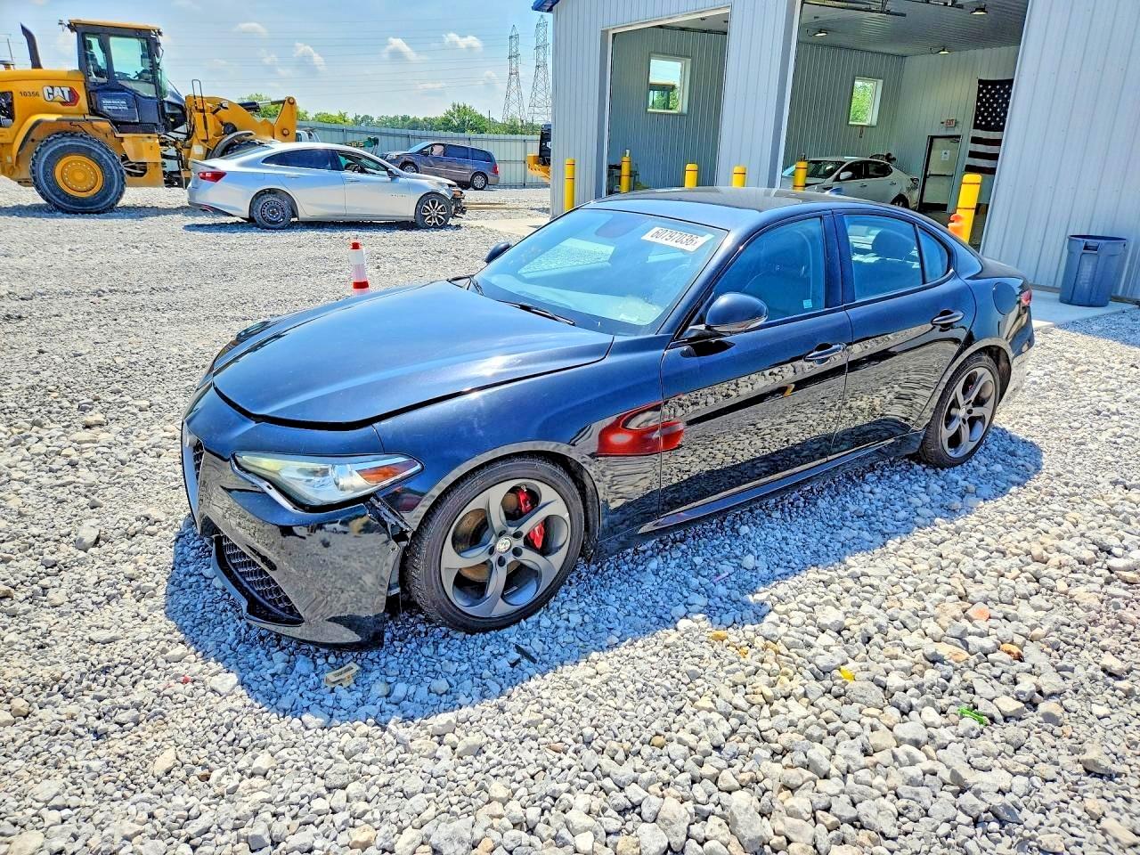 2018 Alfa Romeo Giulia, VIN ZARFAEBN9J7567626 — Перед