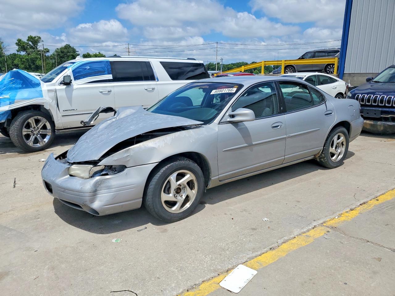 1999 Pontiac Grand Prix SE, VIN 1G2WJ52M9XF205865 — Front end