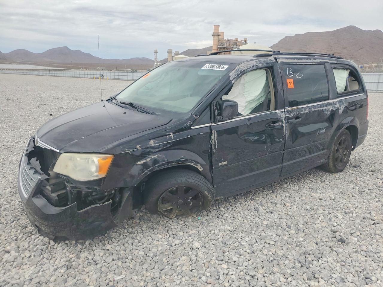 2008 Chrysler Town & Country Touring, VIN 2A8HR54P78R828862 — Front end