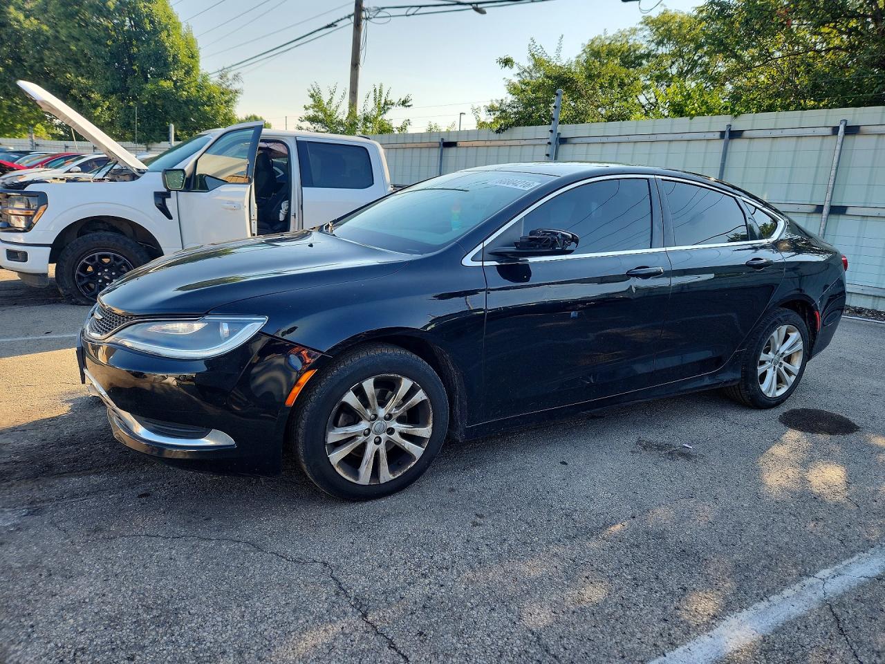 2015 Chrysler 200 Limited, VIN 1C3CCCAB4FN526637 — Side