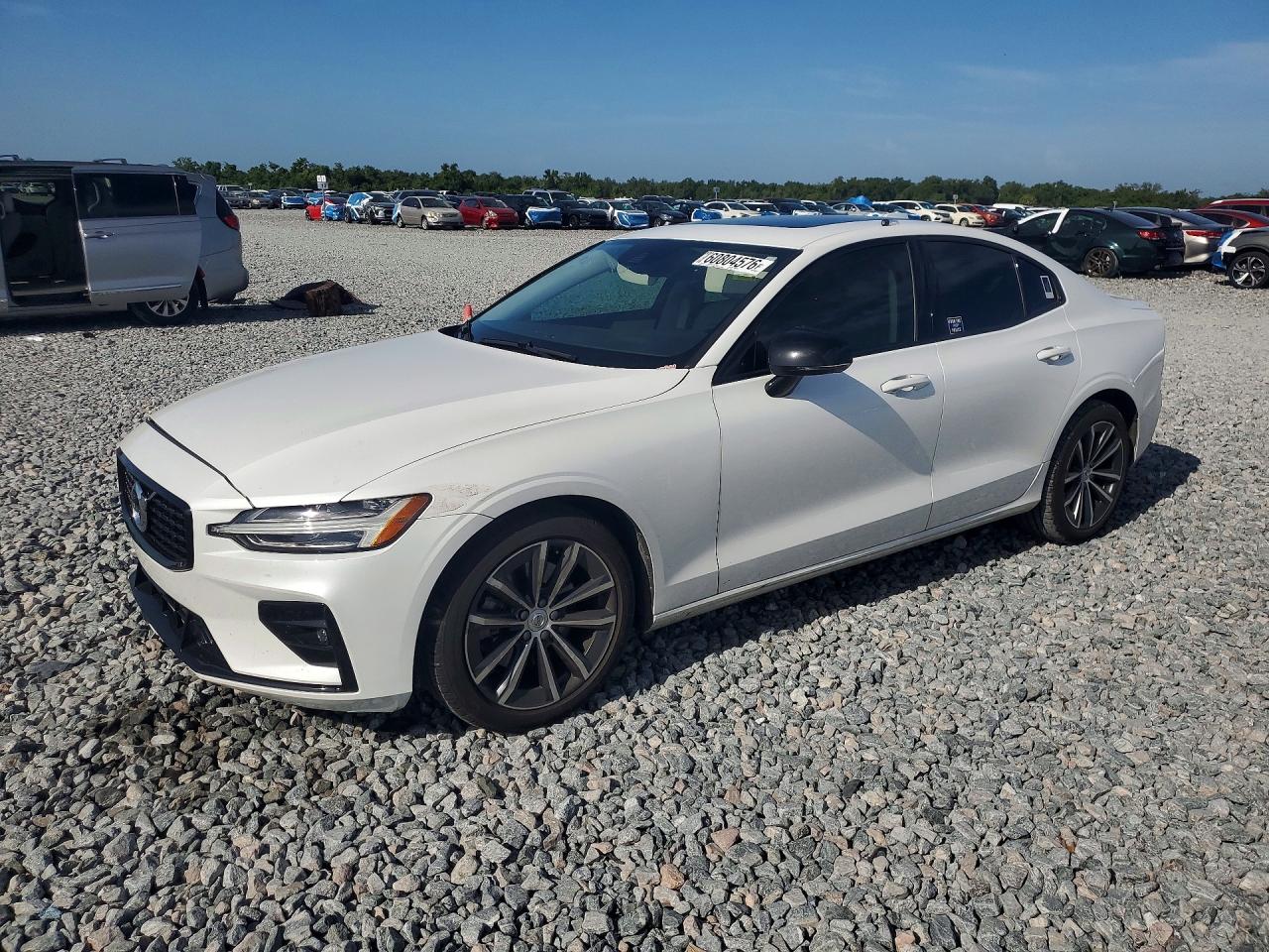 2021 Volvo S60 Momentum, VIN 7JR102FZ1MG112665 — Перед