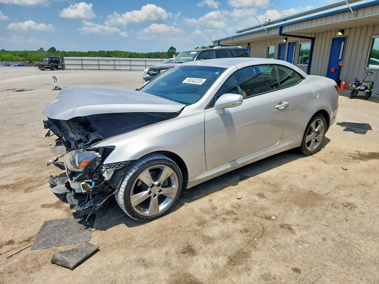 2011 Lexus IS 250 C, VIN JTHFF2C28B2515206 — Перед