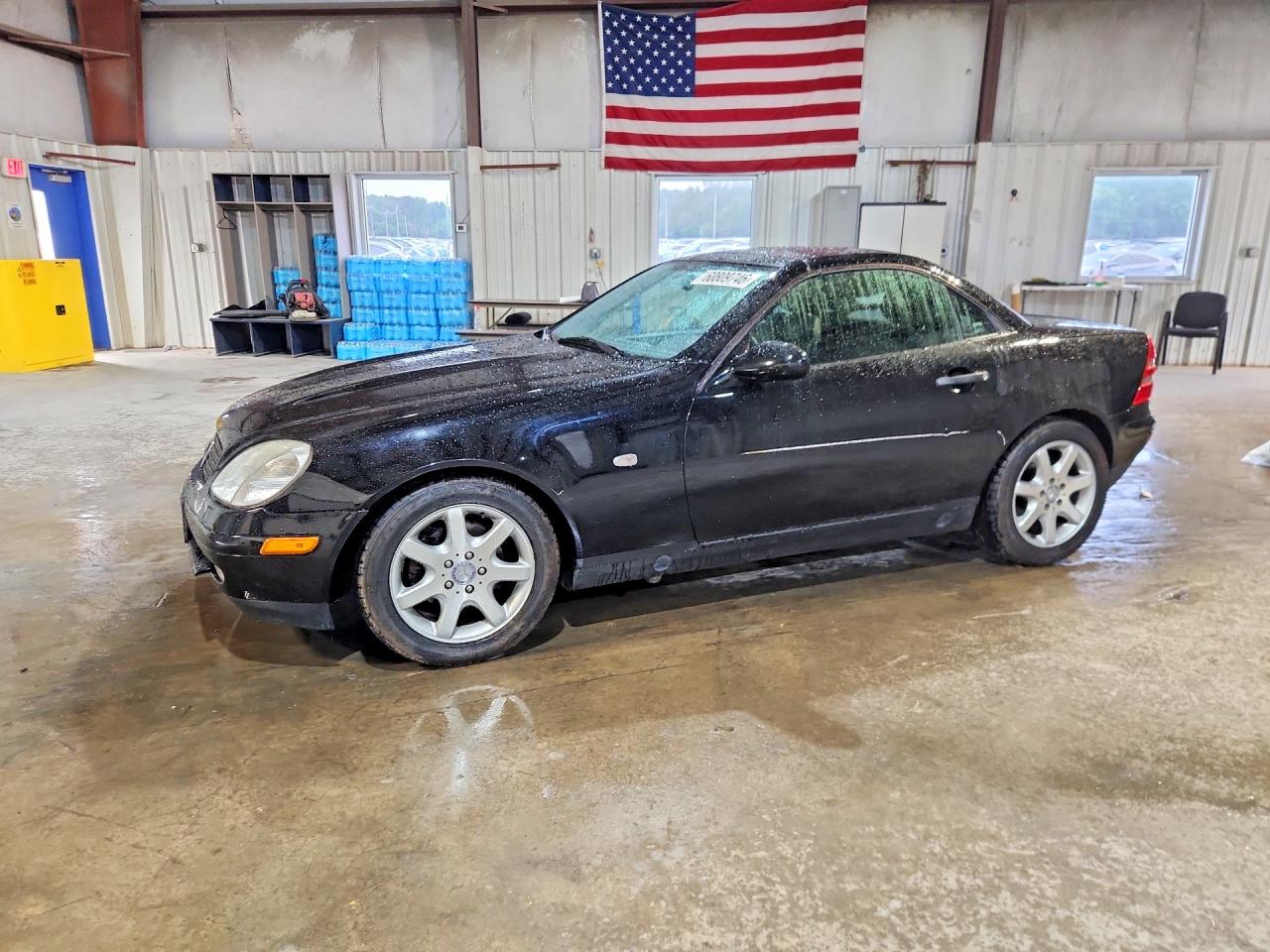 1998 Mercedes-Benz SLK 230/320, VIN WDBKK47F4WF029414 — Minor dents and scratches