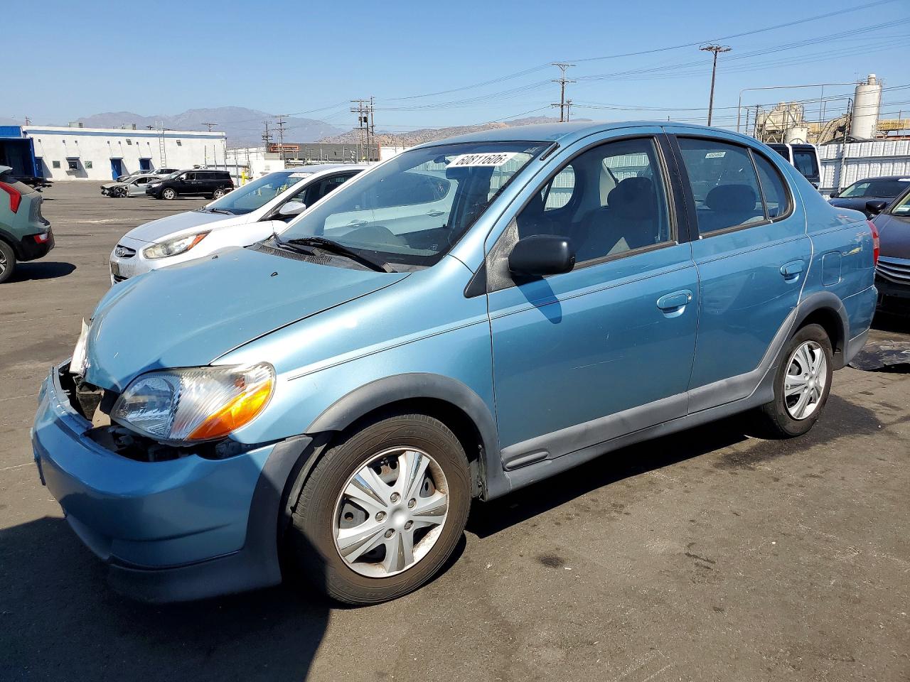 2000 Toyota ECHO, VIN JTDBT1239Y0099068 — Front end