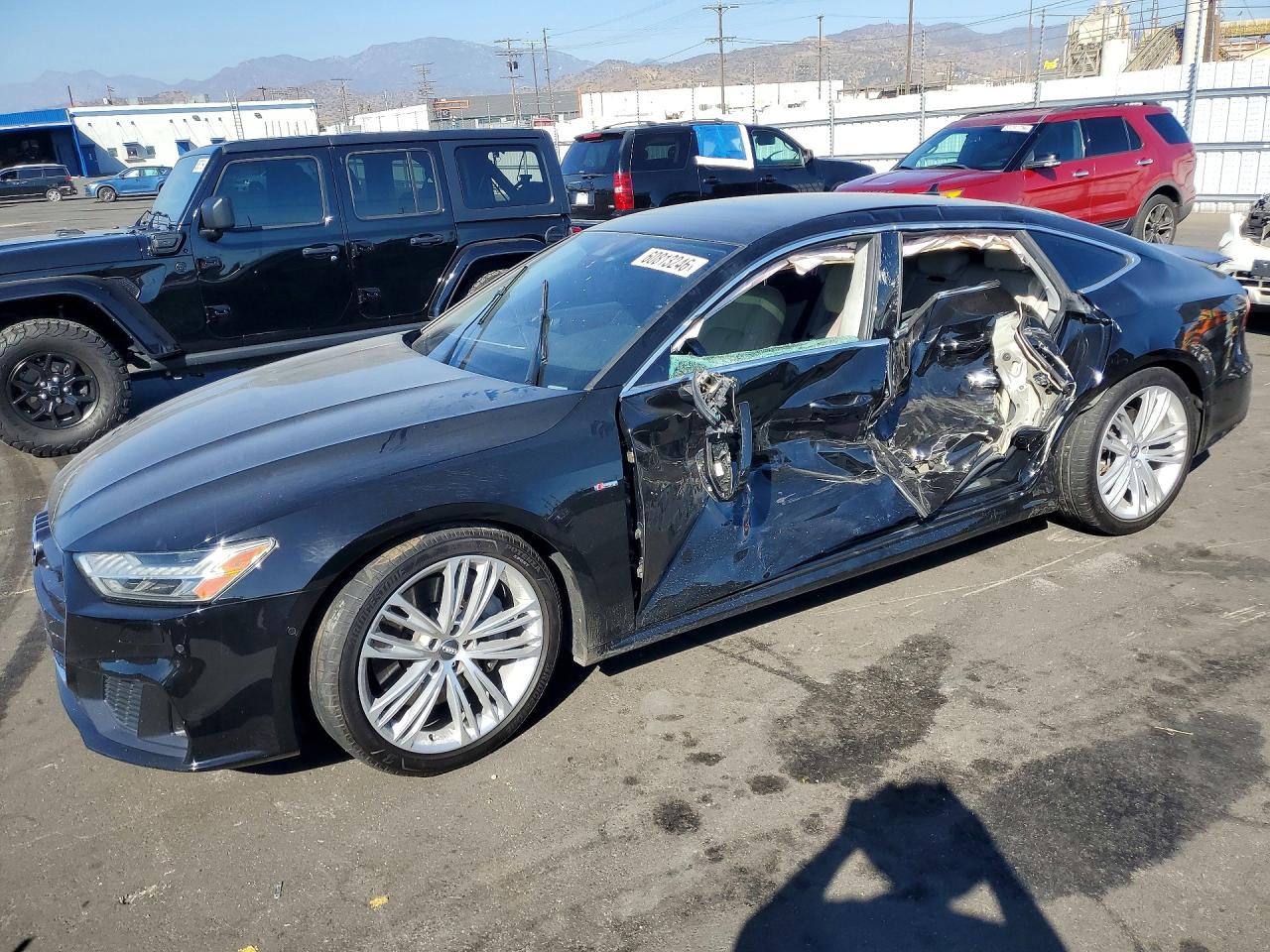 2019 Audi A7 Premium Plus, VIN WAUU2AF2XKN032953 — Бок