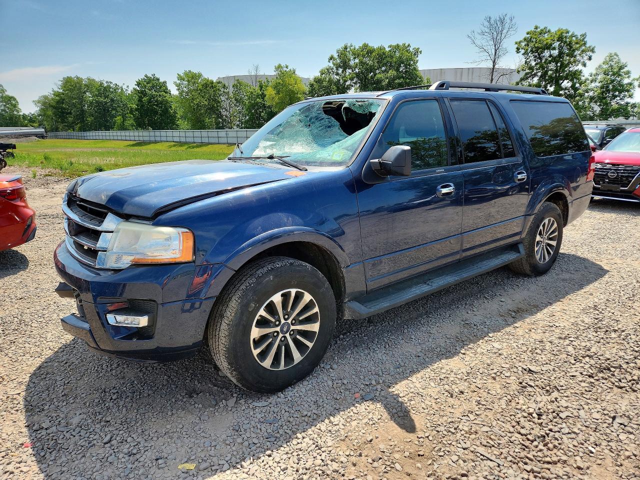 2016 Ford Expedition Max XLT, VIN 1FMJK1JT7GEF27829 — Front end