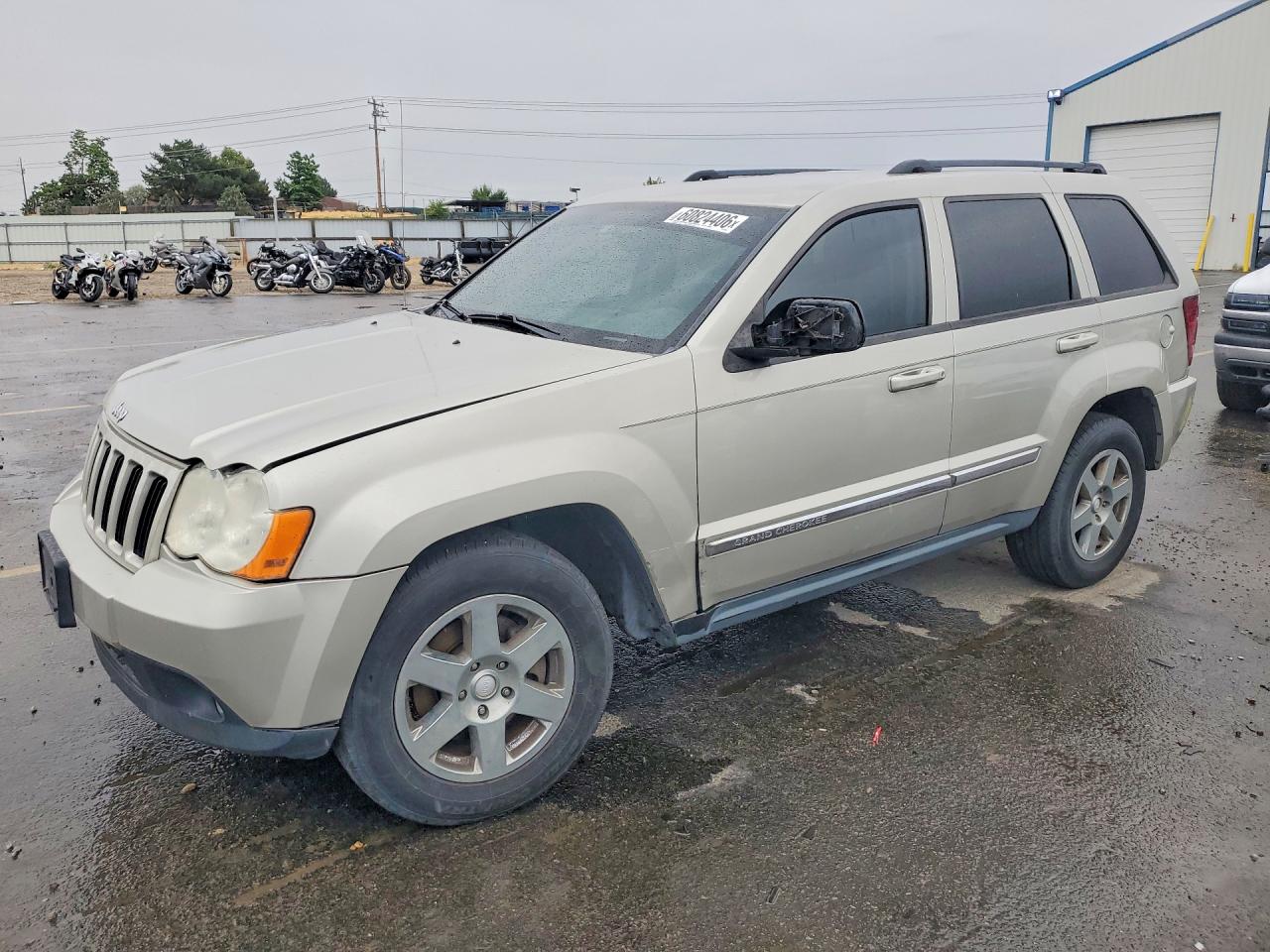 2010 Jeep Grand Cherokee Laredo, VIN 1J4PR4GKXAC130753 — Front end