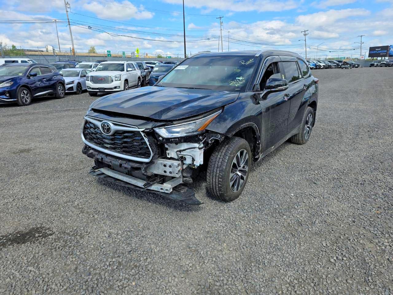 2025 Toyota Highlander Platinum, VIN 5TDKDRBH6SS590550 — Front end