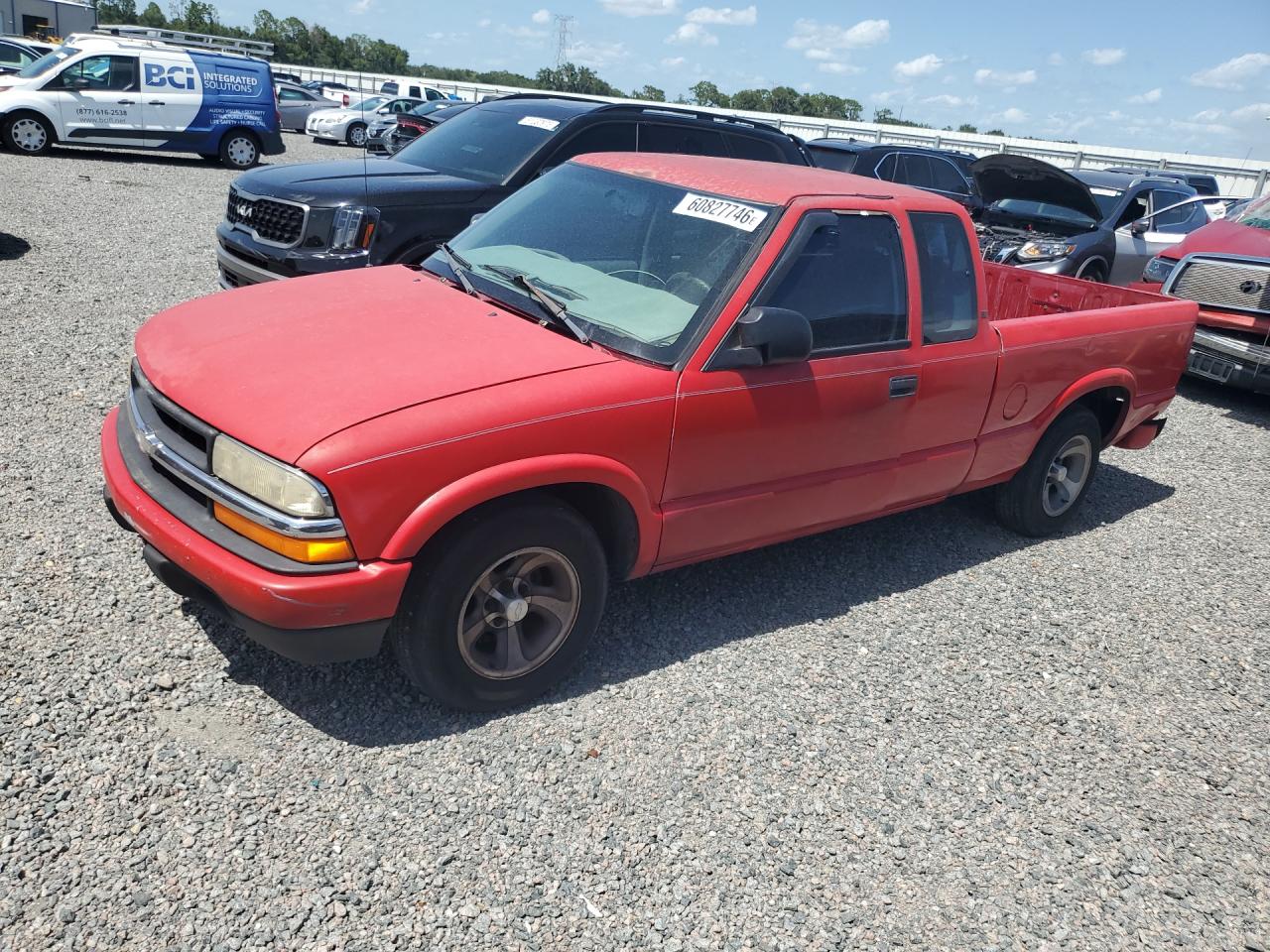 2000 Chevrolet S-10 LS, VIN 1GCCS1955Y8278076 — Rear end