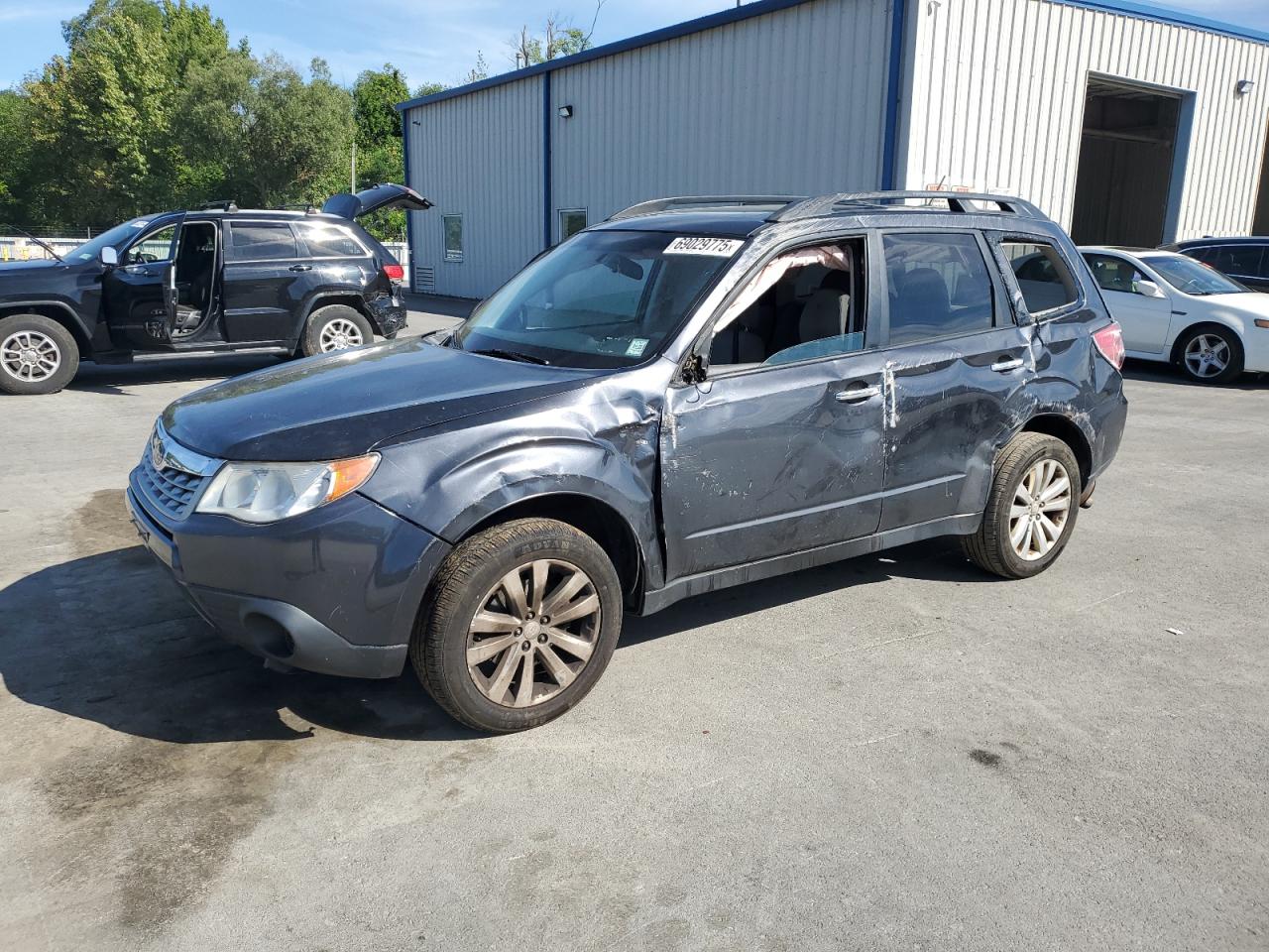 2012 Subaru Forester X Premium, VIN JF2SHADC2CH451093 — Бок