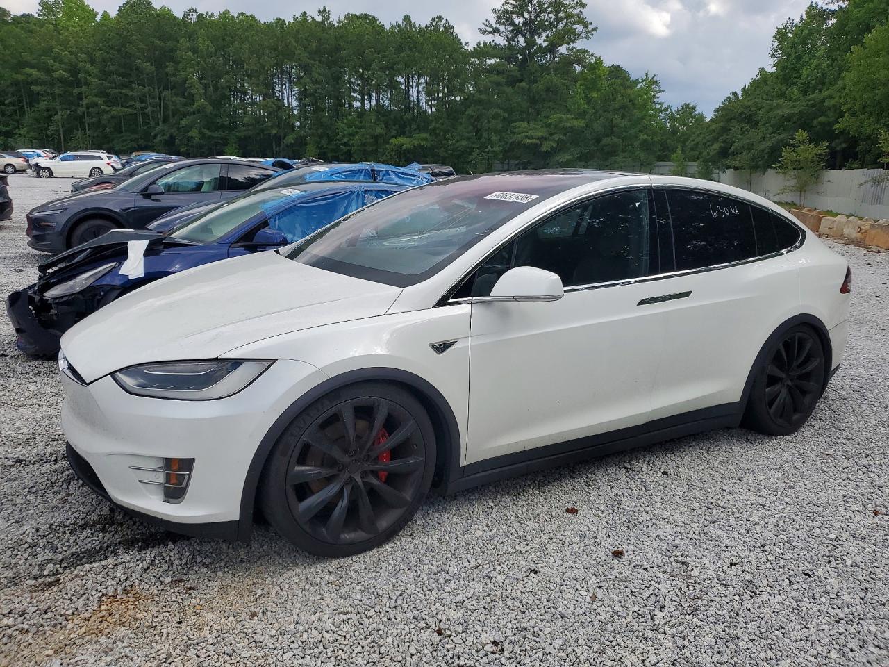 2016 Tesla Model X P90D, VIN 5YJXCBE40GF008995 — Мелкие вмятины и царапины