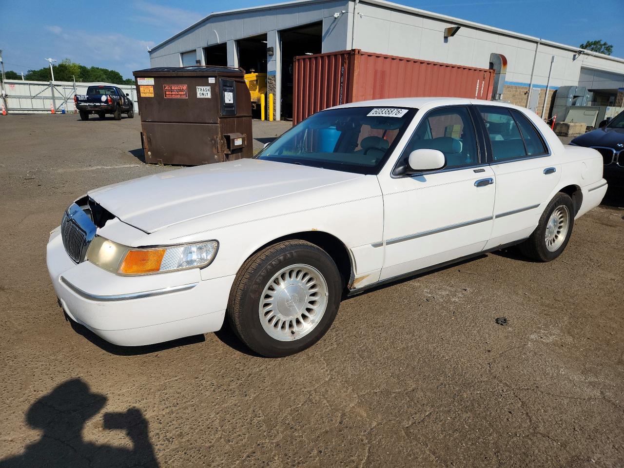 1998 Mercury Grand Marquis LS, VIN 2MEFM75W3WX666413 — Side