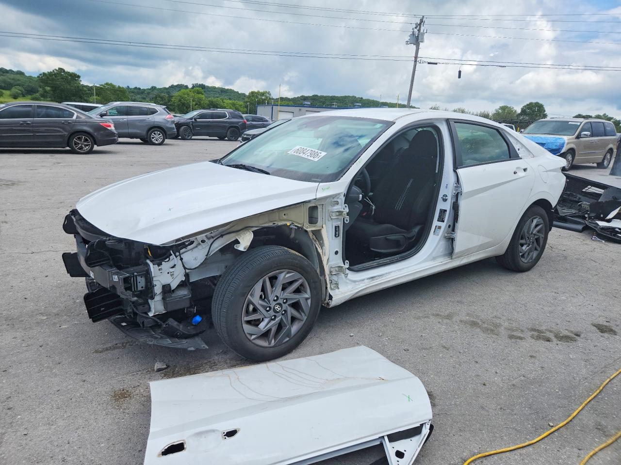 2024 Hyundai Elantra SEL, VIN KMHLM4DGXRU647880 — Front end