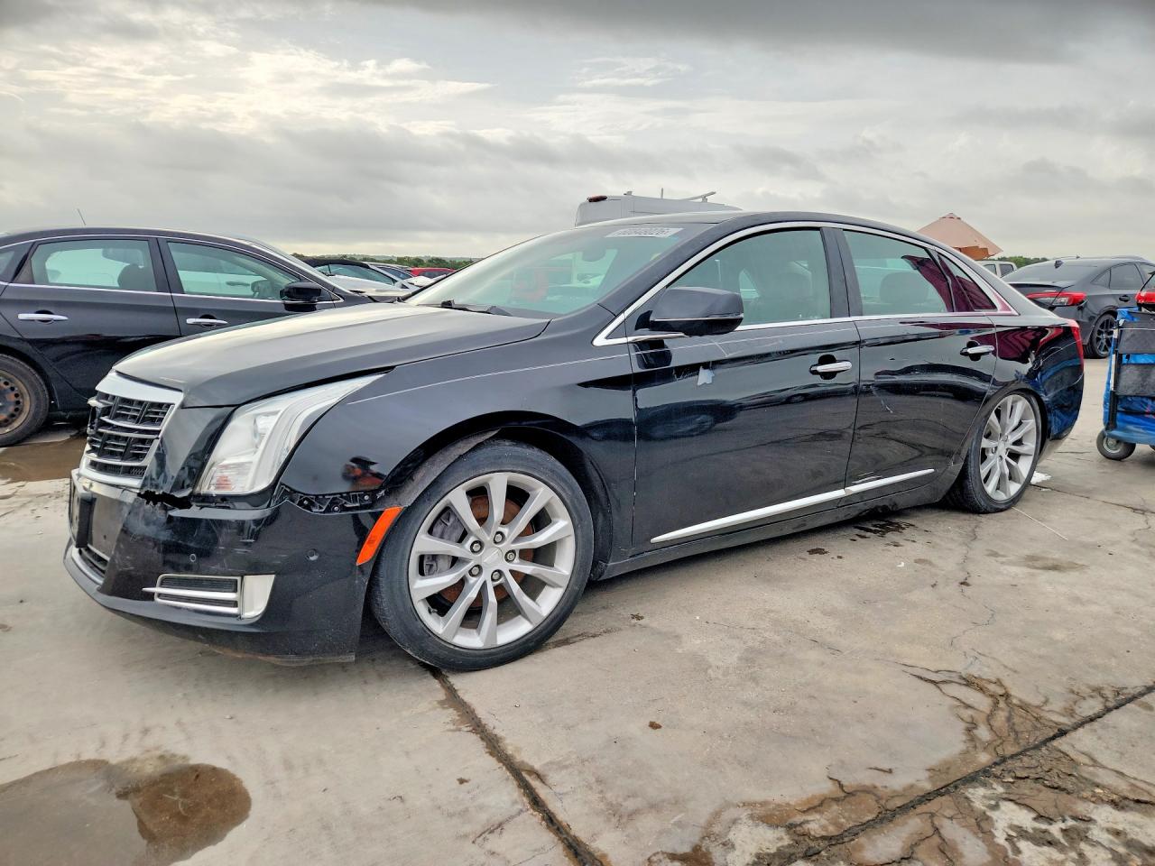 2016 Cadillac XTS Luxury Collection, VIN 2G61M5S31G9132524 — Front end