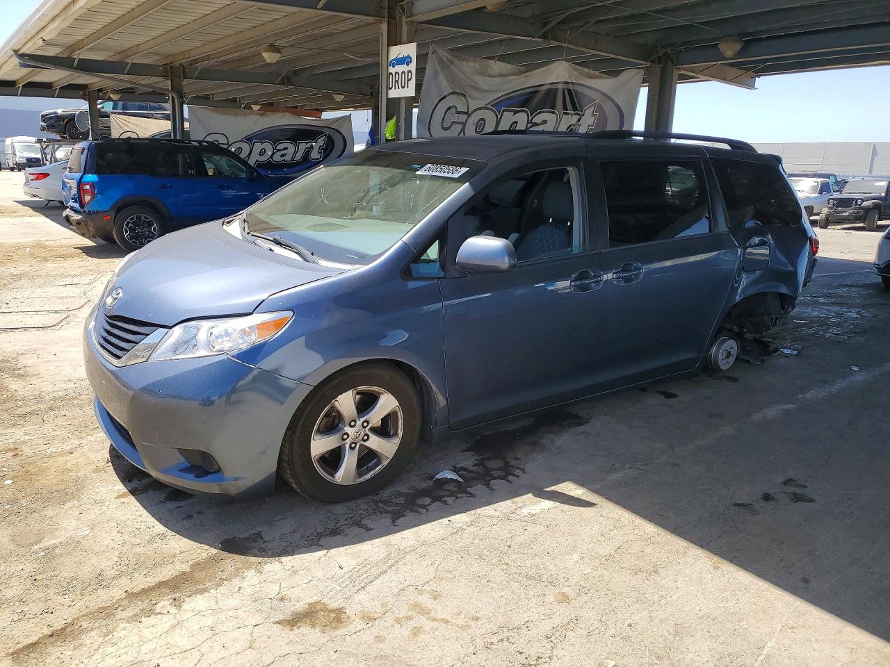 2015 Toyota Sienna LE, VIN 5TDKK3DC2FS615115 — Rear end