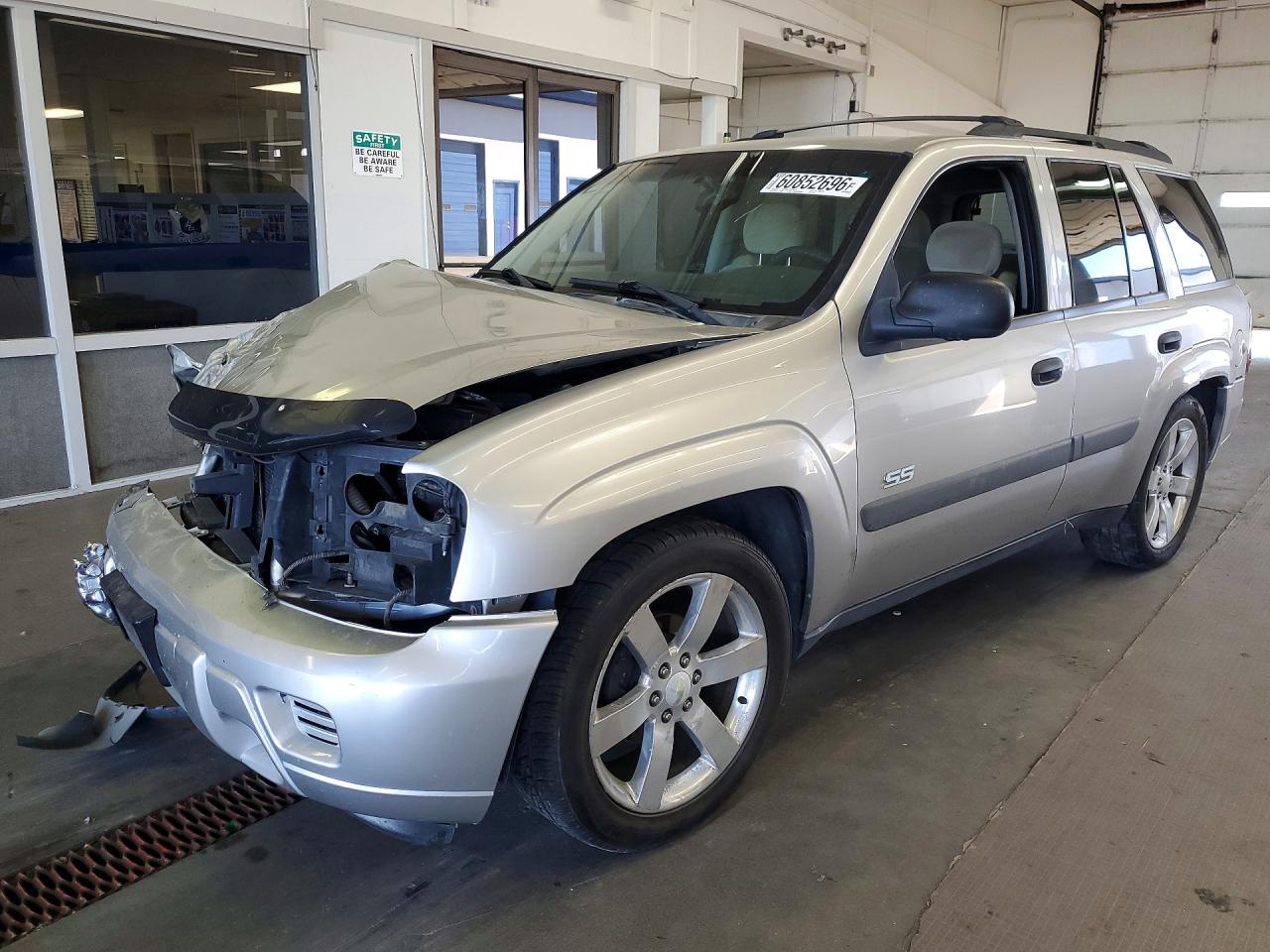 2005 Chevrolet TrailBlazer LS, VIN 1GNDT13S252205172 — Front end