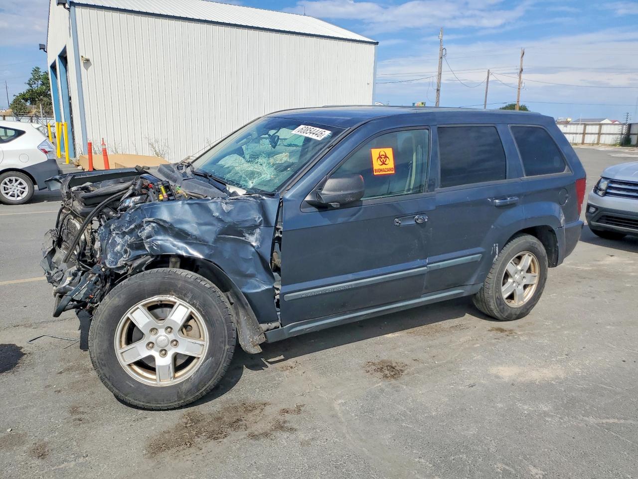2007 Jeep Grand Cherokee Laredo, VIN 1J8GR48KX7C687040 — Front end