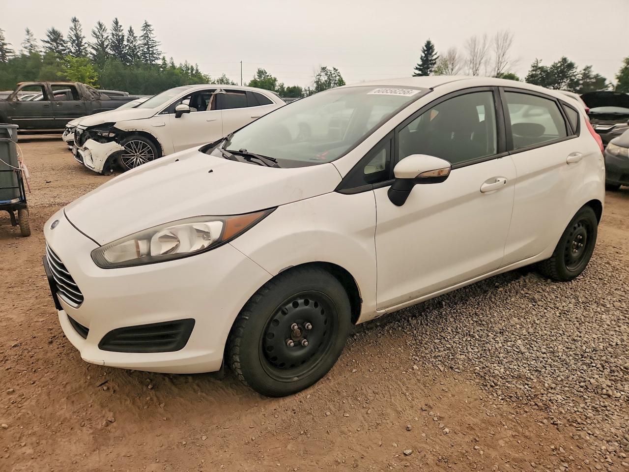 2014 Ford Fiesta SE, VIN 3FADP4EJ7EM105635 — Minor dents and scratches