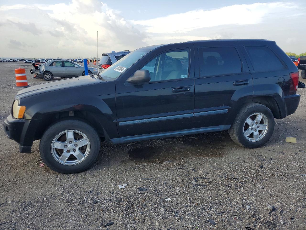 2007 Jeep Grand Cherokee Laredo, VIN 1J8GS48K97C689656 — Front end