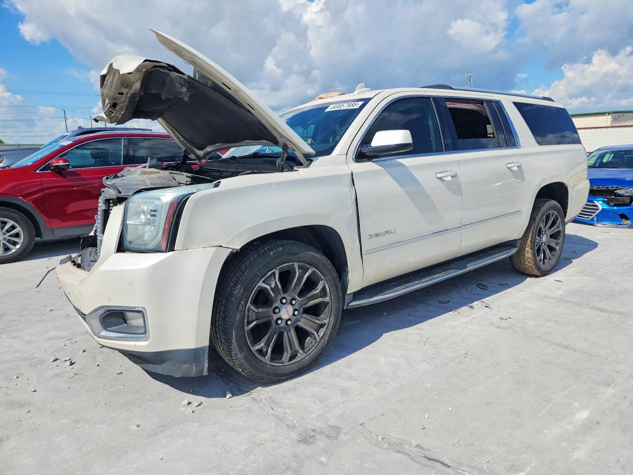 2015 GMC Yukon XL Denali, VIN 1GKS1JKJ3FR580810 — Front end