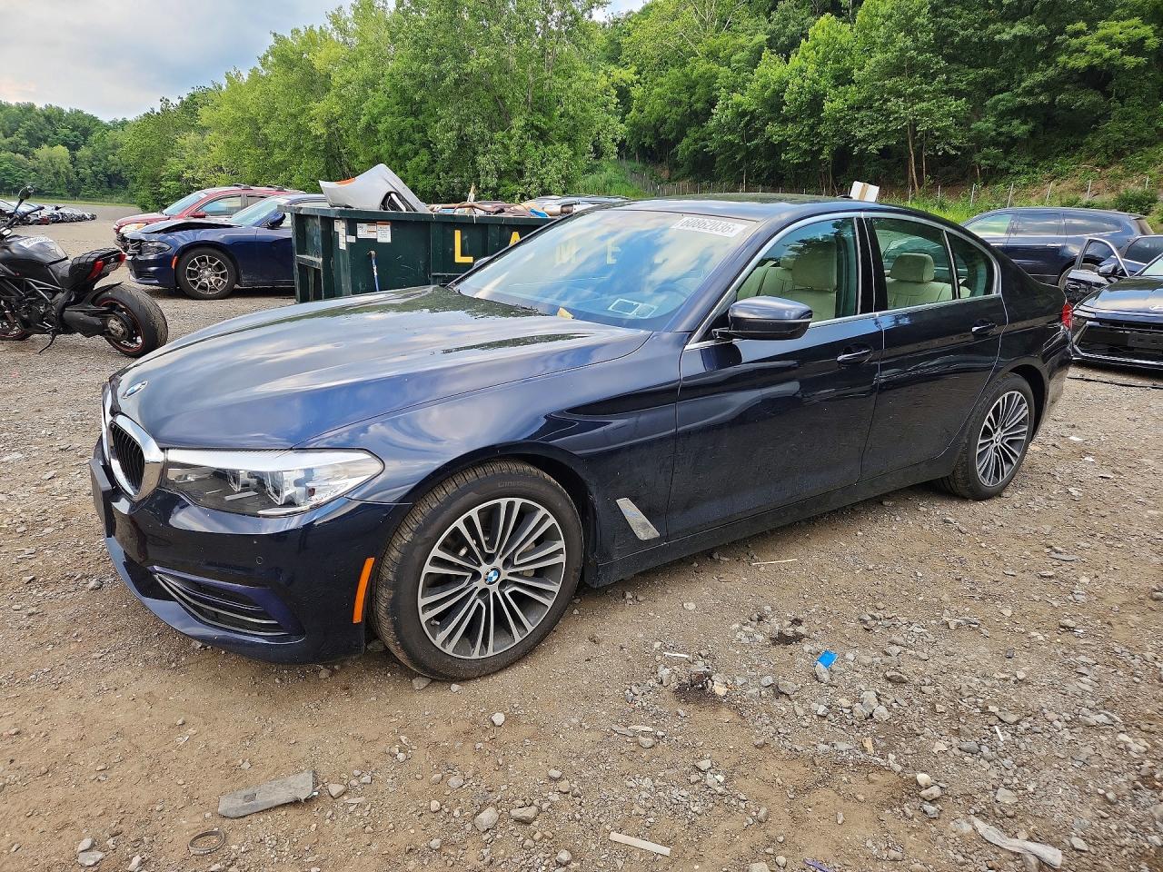2019 BMW 5 Series 540i xDrive, VIN WBAJE7C52KWW38141 — Roof