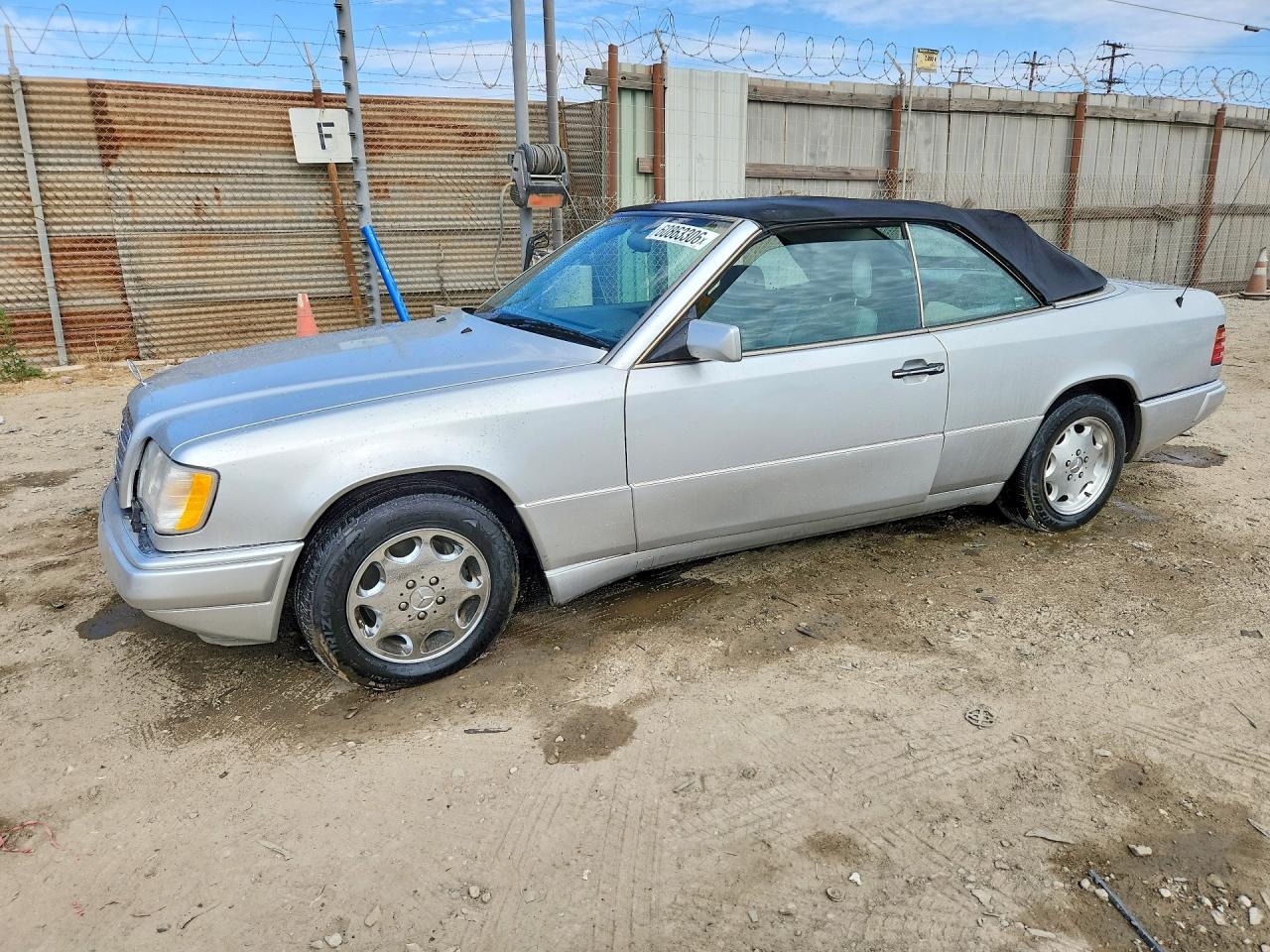 1995 Mercedes-Benz E 320, VIN WDBEA66E7SC185995 — Minor dents and scratches